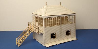 B 70-12L O gauge Midland style signal box with left stairs
